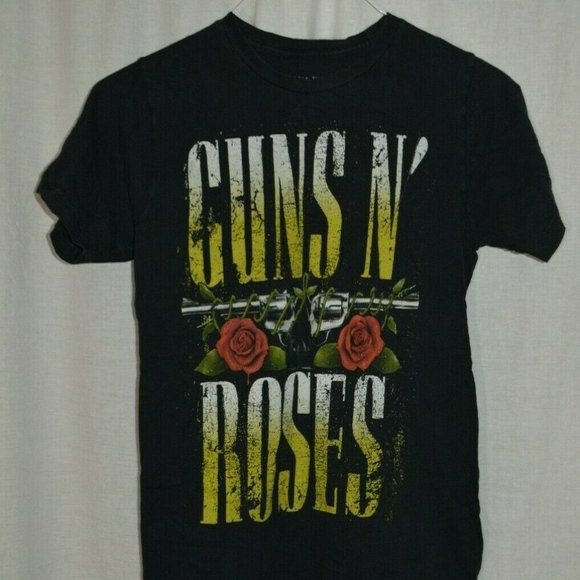 Guns N Roses Tops - Guns N Roses Black Shirt Revolvers Rose Flowers S